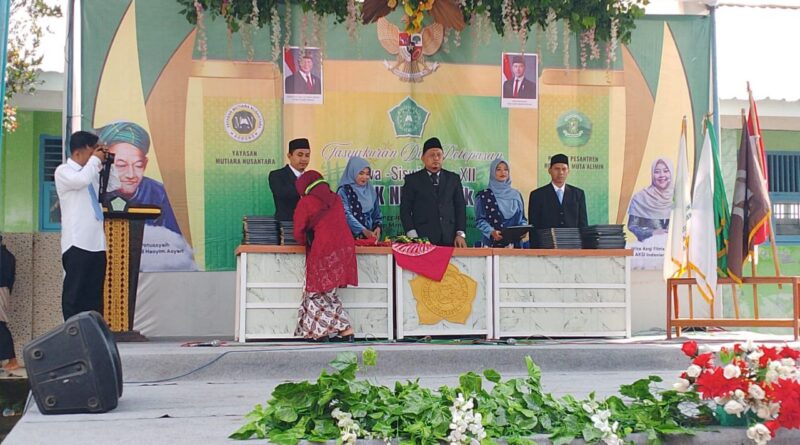 Hadir dalam Wisuda SMK NU 01 Belik .