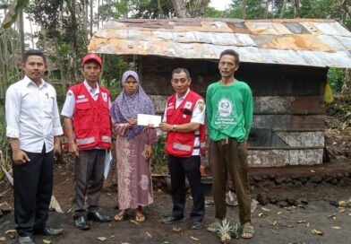PMI Kecamatan Belik Berikan Bantuan kepada Korban Kebakaran di Mendelem