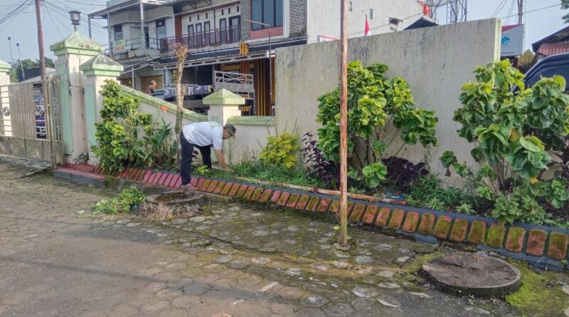 Kecamatan Belik Melaksanakan Kegiatan Jumat Bersih.