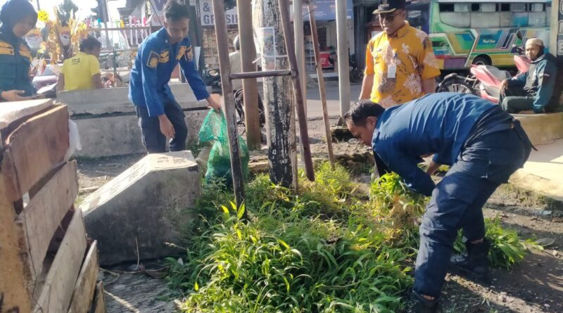 Bersih-Bersih Jalan Protokol dan Pasar dalam Peringatan Hari Lingkungan Hidup Sedunia.
