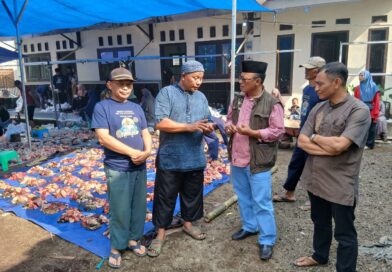 Camat Belik Monitoring Penyembelihan Hewan Kurban di desa Gombong.