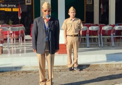 Sekcam Belik Pimpin Apel Pagi di Halaman Pendopo Kec. Belik.