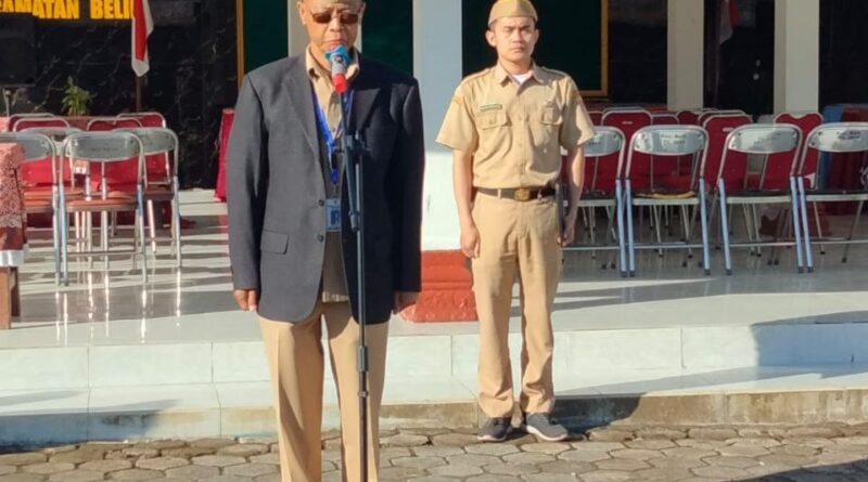 Sekcam Belik Pimpin Apel Pagi di Halaman Pendopo Kec. Belik.