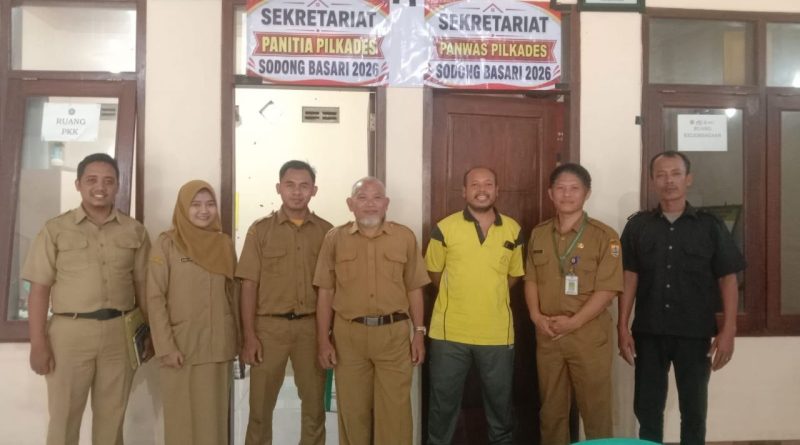 Monev Pilkades dari Dinpermasdes Kabupaten Pemalang saat meninjau kesiapan Desa Sodong Basari.