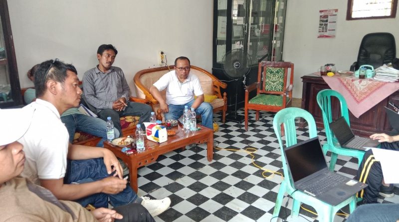 Monitoring dan Evaluasi Administrasi Keuangan desa serta ceklok Pembangunan Fisik di Desa Kalisaleh. Monitoring dan Evaluasi Administrasi Keuangan desa serta ceklok Pembangunan Fisik di Desa Kalisaleh.