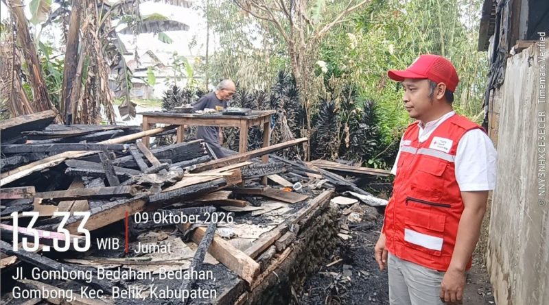Bantuan Langsung Tunai PMI kepada Dua Keluarga Korban Kebakaran di Desa Gombong. Bantuan Langsung Tunai PMI kepada Dua Keluarga Korban Kebakaran di Desa Gombong.